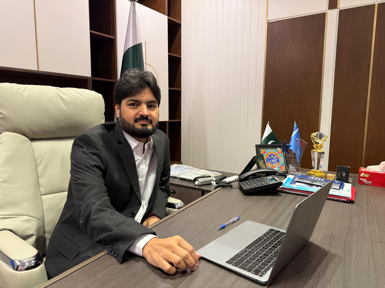 Pakistan Office写真